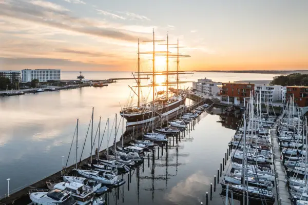 Travemünde met de Passat bij zonsopgang.