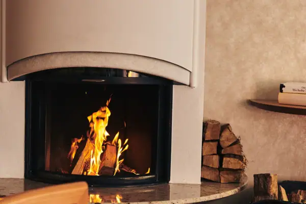 Kamin Kamin mit brennendem Feuer