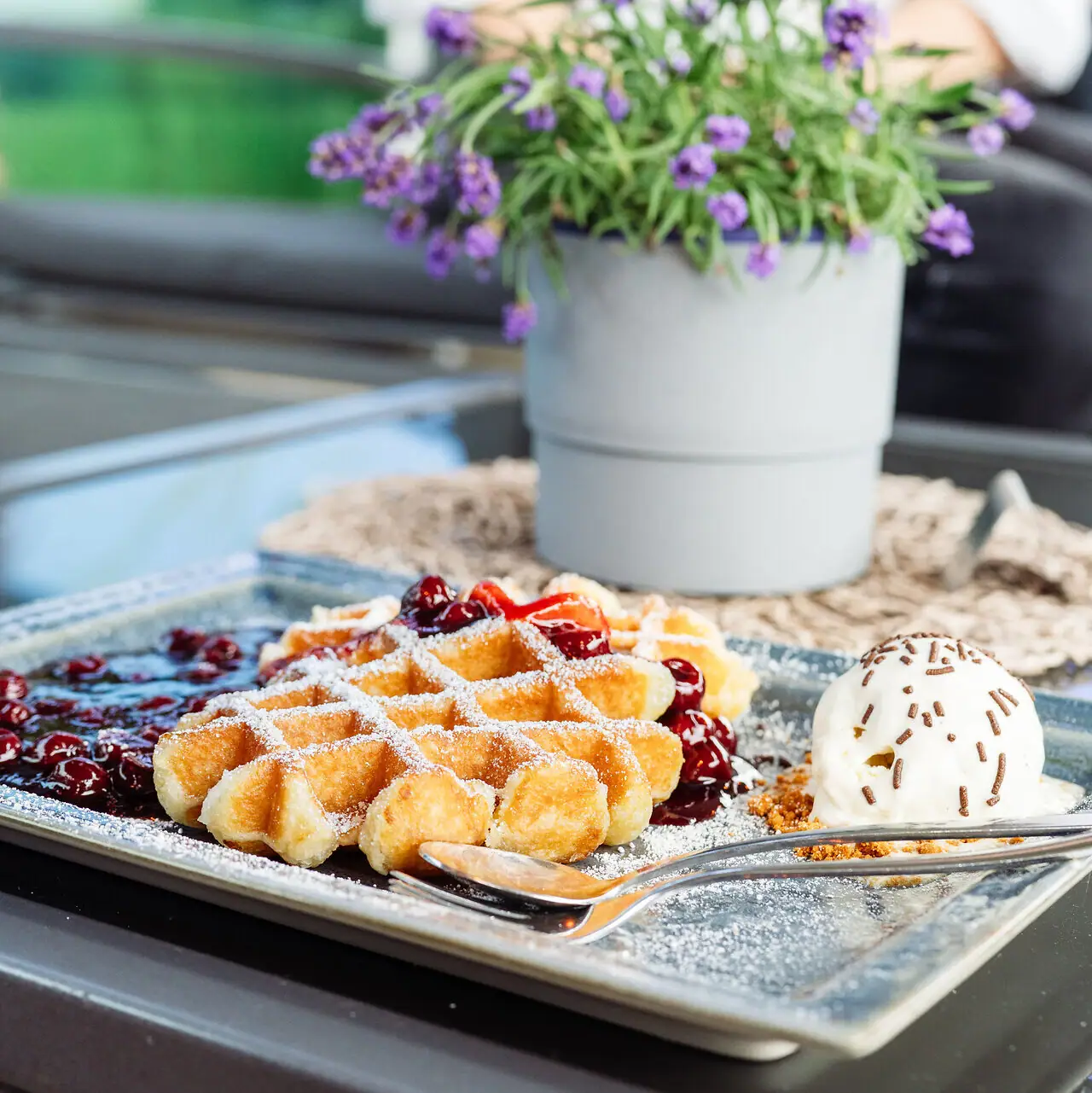 Wafels Een bord wafels en ijs.