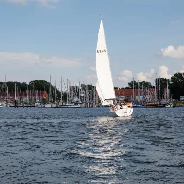 Zeilen Zeilboot op het water