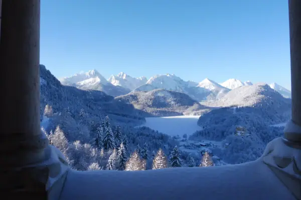 Uitzicht vanaf kasteel Neuschwanstein in de winter
