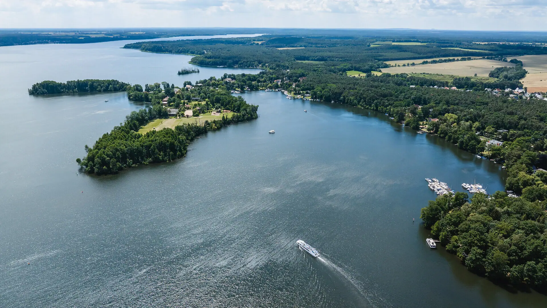 Het Scharmützelmeer, van bovenaf gefotografeerd met een drone.