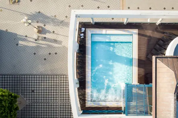 Whirlpool in einem Gebäude