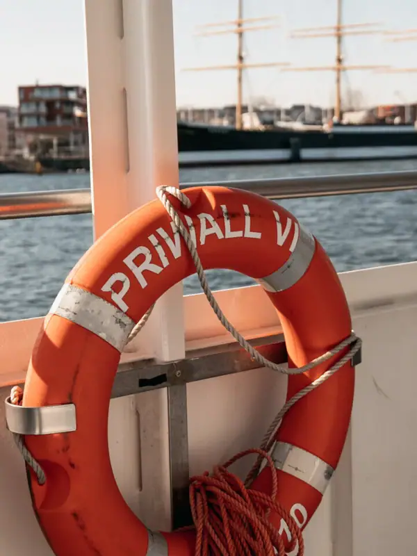 Priwall veerboot Reddingsboei op een boot