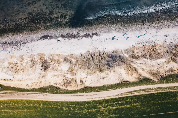 Luchtfoto van de Baltische Zeekust.